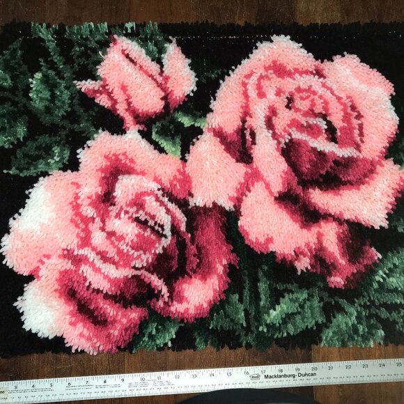 Beautiful roses latch rug hand made - Picture 2 of 6